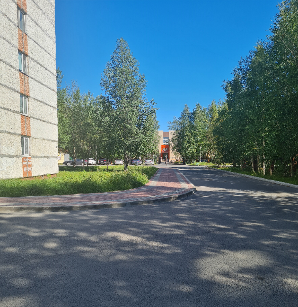 Фото одного из внутриквартальных проездов города 