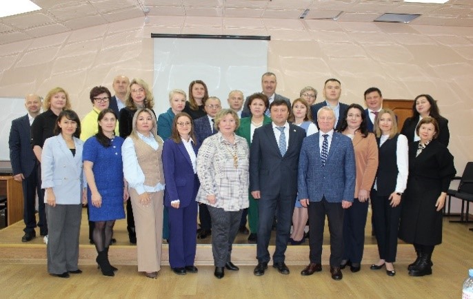 Фото 2. Общее фото участников очередного заседания Совета органов внешнего финансового контроля Ханты-Мансийского автономного округа – Югры.