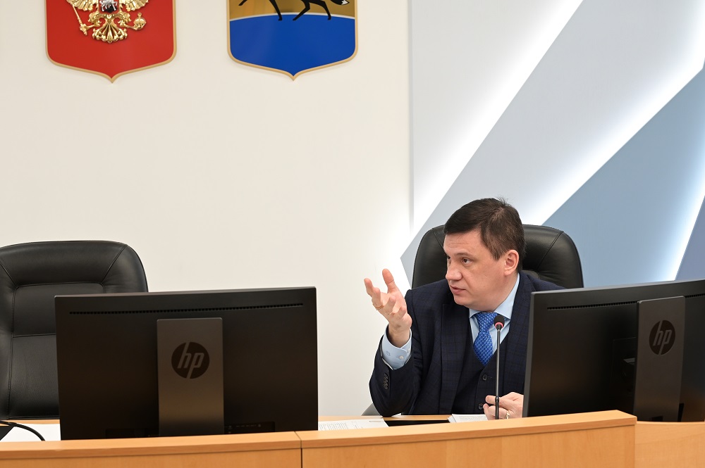 Фото 3. Председатель Контрольно-счетной палаты г. Сургута В.И. Жуков
на сто восьмидесятом заседании Коллегии Контрольно-счетной палаты города Сургута.