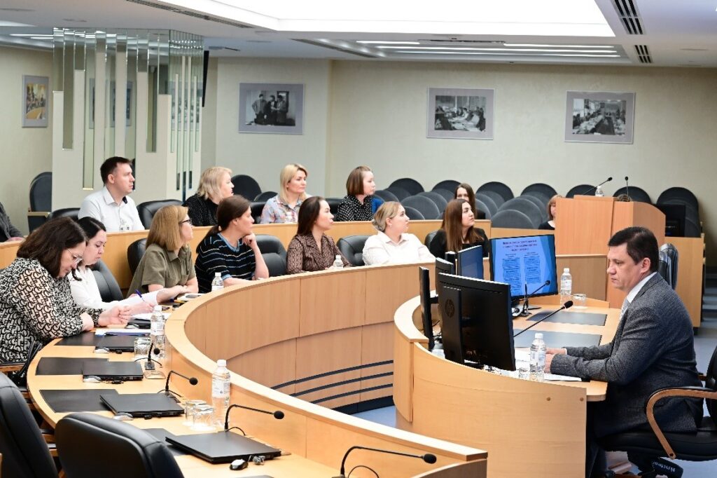 Участники сто восемьдесят третьего заседания Коллегии Контрольно-счетной палаты города Сургута в зале Заседаний Думы города принимают участие в заседании.