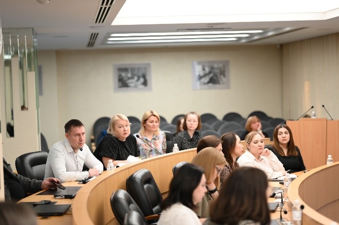 Фото 5. Участники сто восемьдесят третьего заседания Коллегии Контрольно-счетной палаты города Сургута в зале Заседаний Думы города принимают участие в заседании.